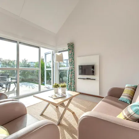 Detached, Single-storey Just Steps From The Sea Holiday home